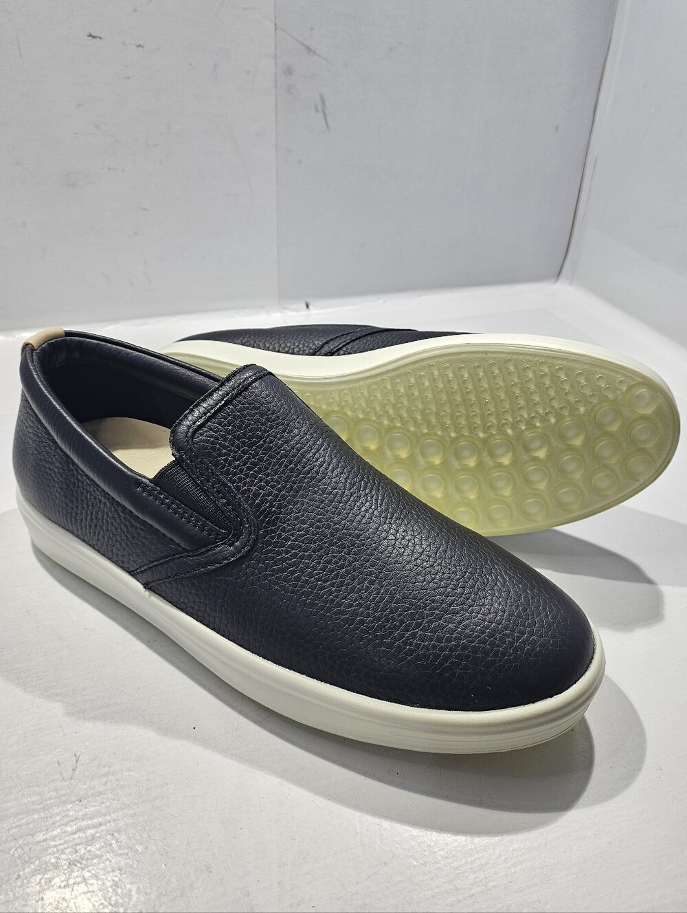 ECCO SOFT 7 WOMEN'S PEBBLED LEATHER SLIP-ON SHOE SIZE 6-6.5 BLACK A9
